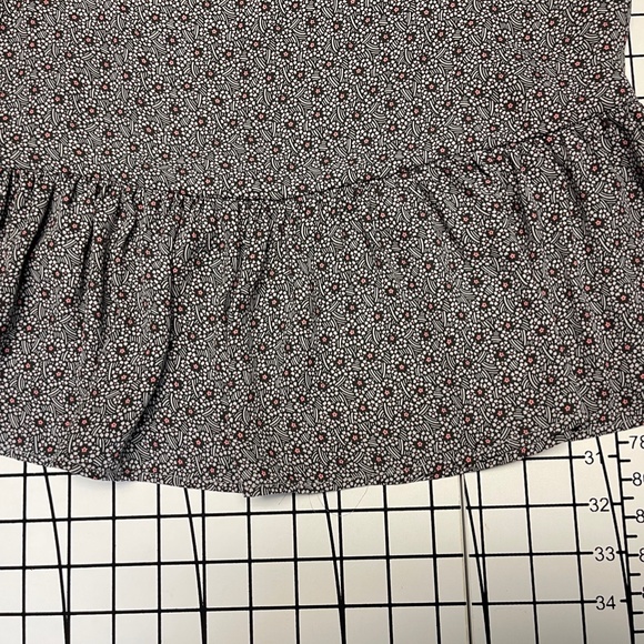 Loft Blouse with Ruffled Bottom - Picture 3 of 7